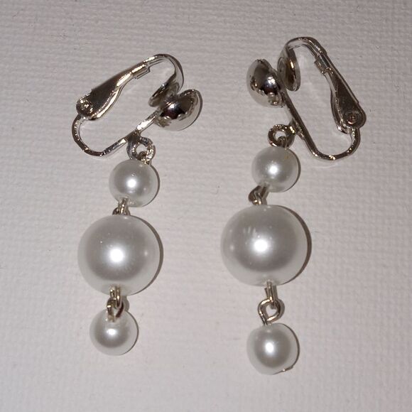 CLEARANCE Faux pearl clip on earrings and bracelet - Picture 2 of 5